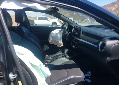 2022 Kia Forte Gt-Line z USA, uszkodzony, nr VIN 3KPF54AD6NE470875